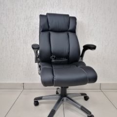 Кресло Barneo K-44 для руководителя (черная экокожа) в Надыме - nadym.mebel24.online | фото